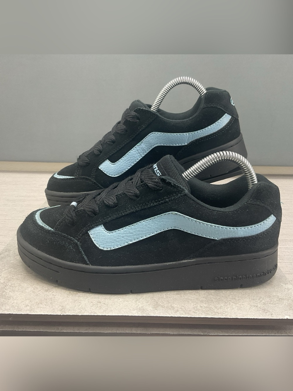 Vintage Vans Mannaz Womens Size 8 Black Blue Skate Shoes 46604-73